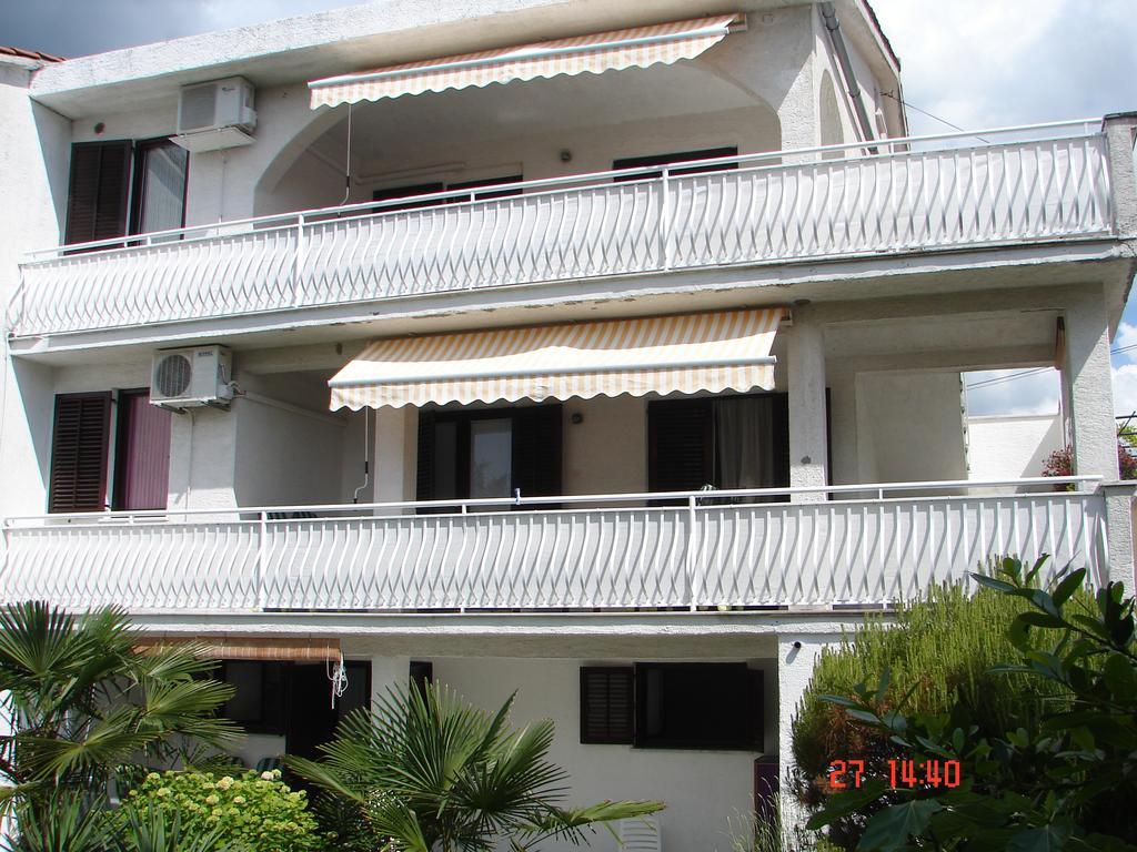 Schreng Apartments Malinska Exterior photo
